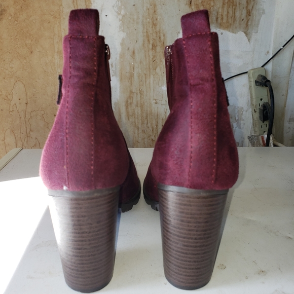 Red, suede booties - Picture 4 of 4